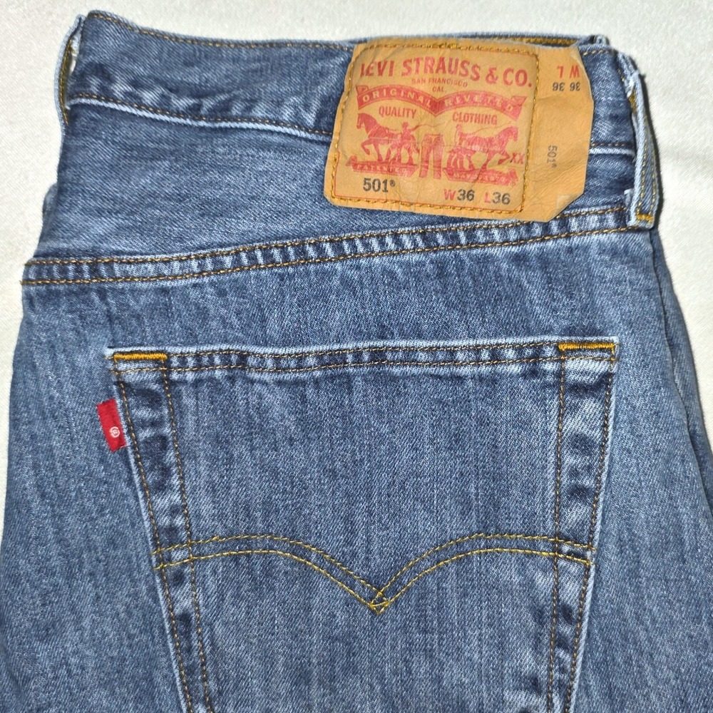 Levis 501 Original Fit Straight Leg Button Fly Blue Denim Jeans Size 36x34